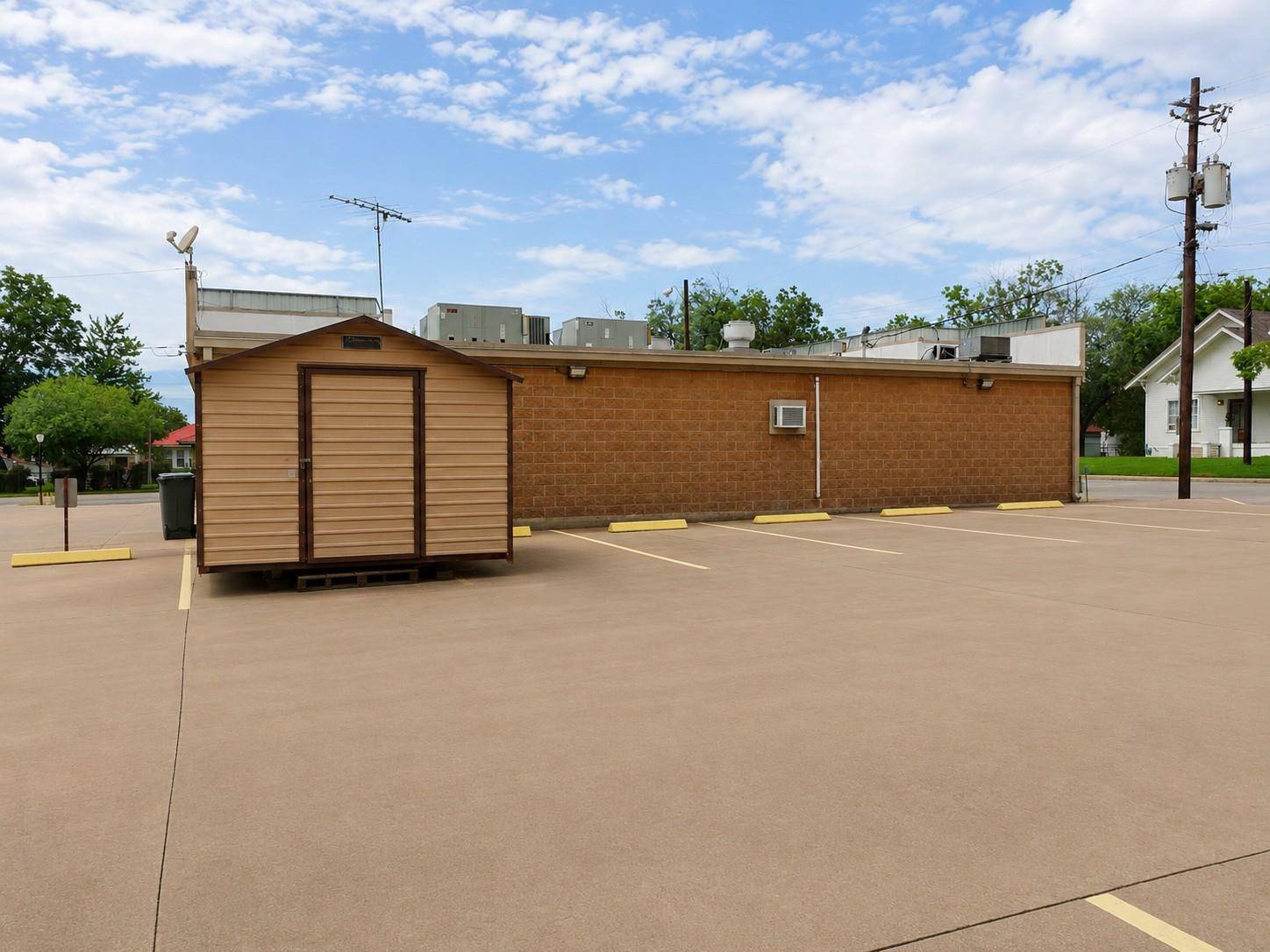 122 E 5th ST, Shiner, TX 77984