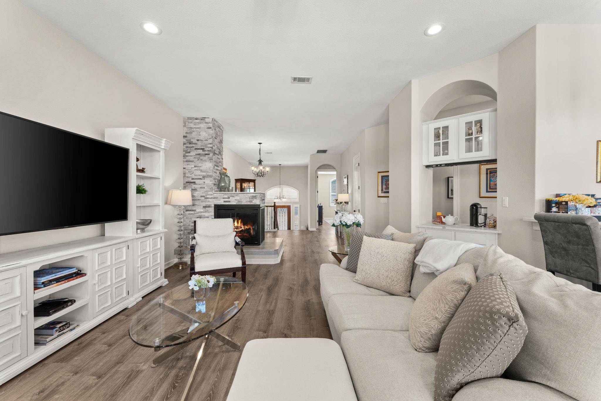 319 Lombardia DR #21B, Austin, TX 78734