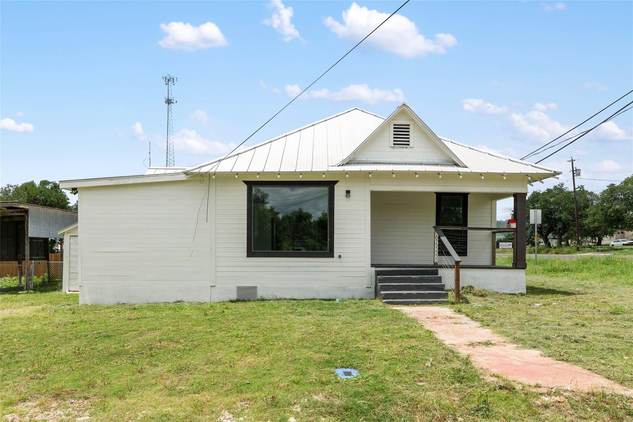 100 W Caskey ST, Florence, TX 76527