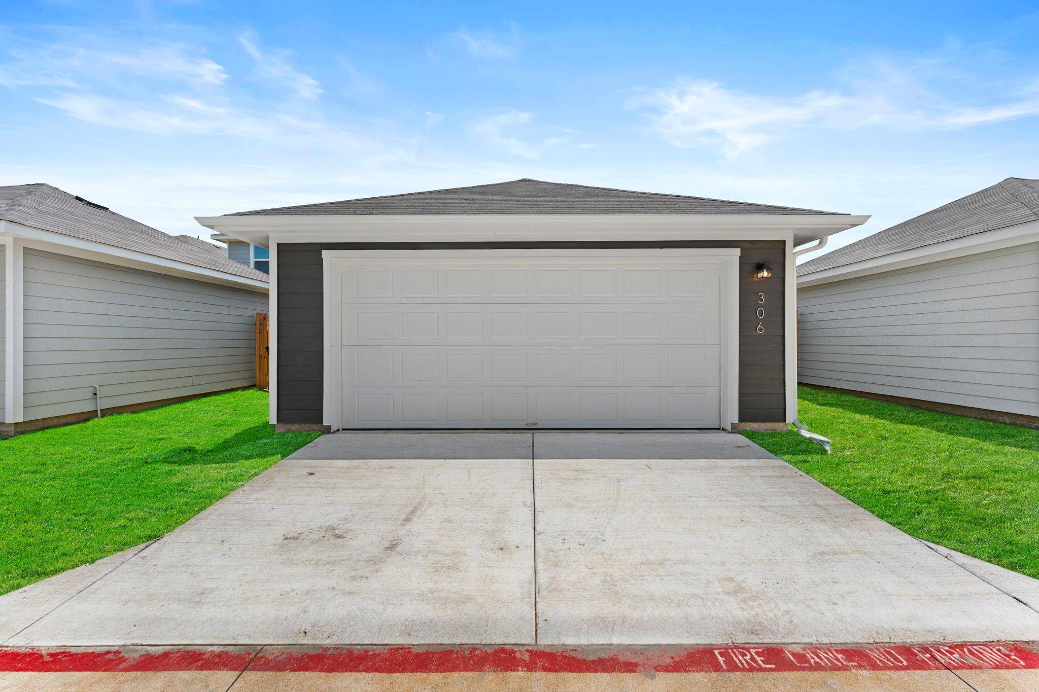 306 Nizao LN, Bastrop, TX 78602