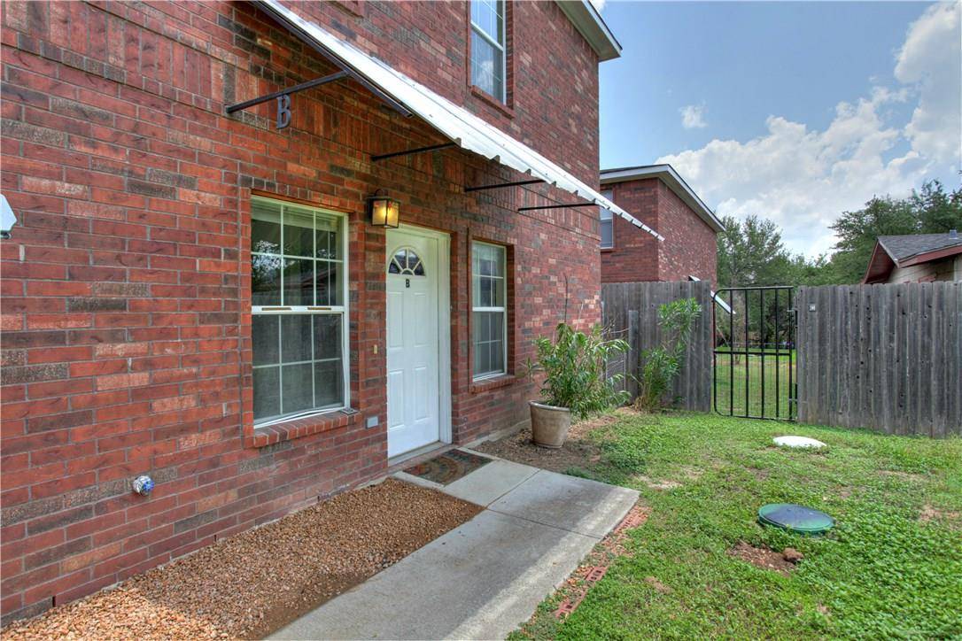 1105 N Cuernavaca DR #A & B, Austin, TX 78733