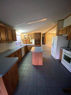 81 Roots RD, Martindale, TX 78655
