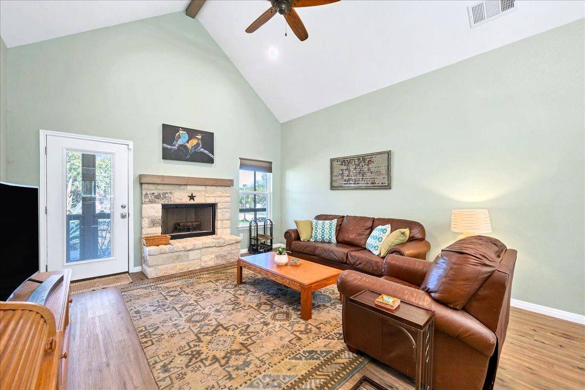 10500 W Lakeview DR, Jonestown, TX 78645