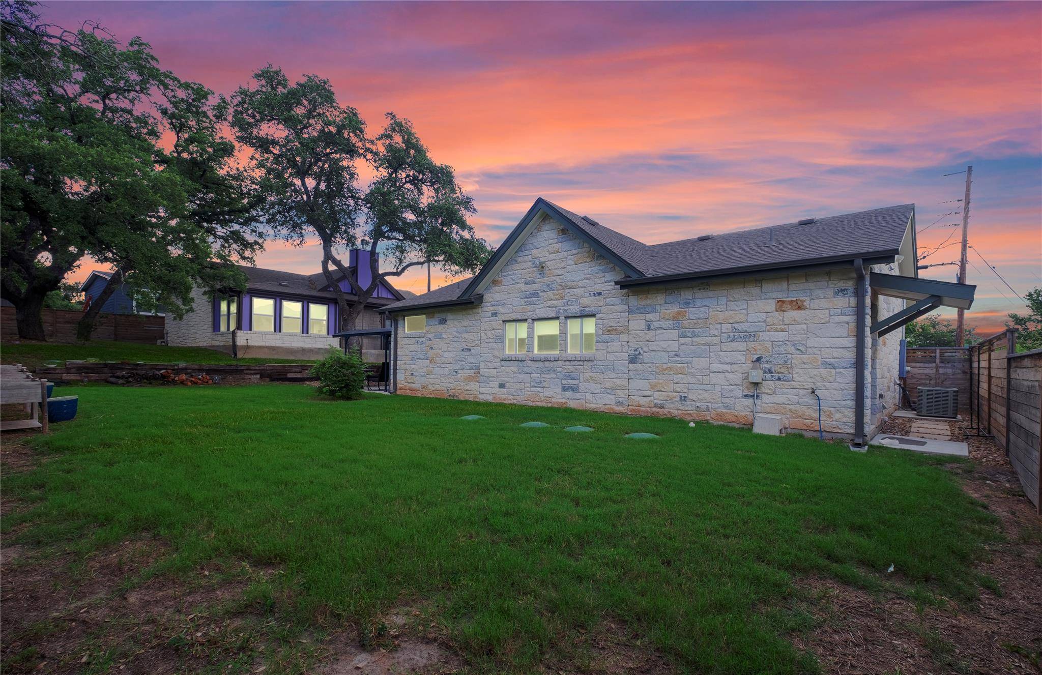 10500 W Lakeview DR, Jonestown, TX 78645