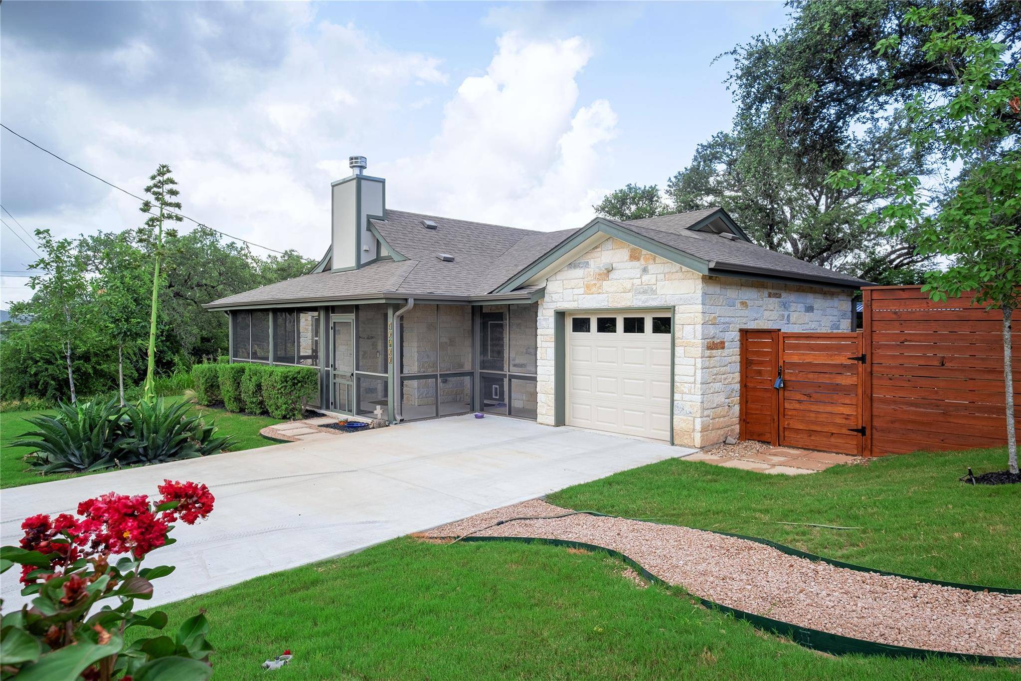 10500 W Lakeview DR, Jonestown, TX 78645