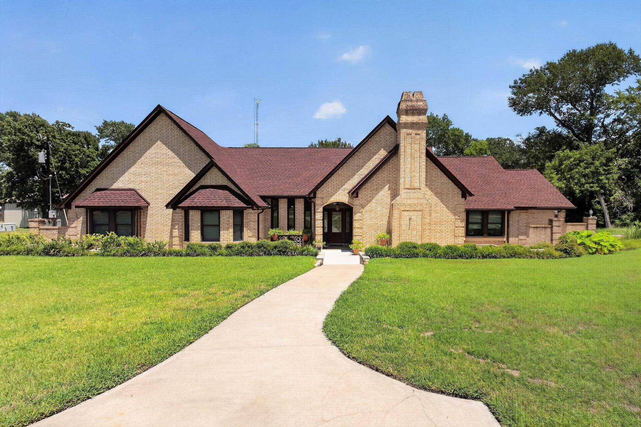 1950 Country Club RD, Brenham, TX 77833