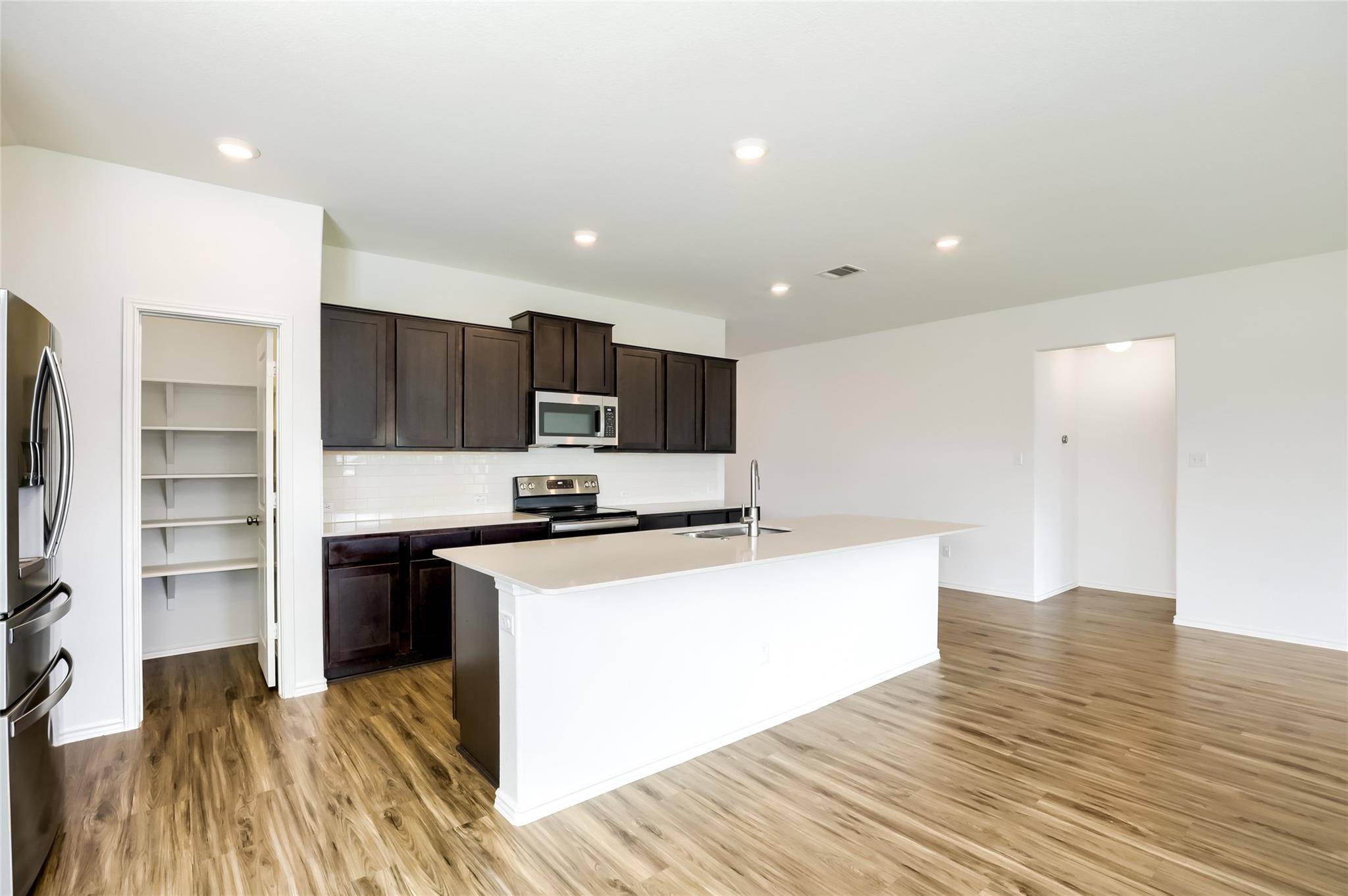 309 Colthorpe LN, Hutto, TX 78634