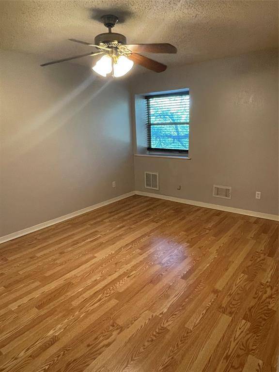 2304 Barton Village CIR #104, Austin, TX 78704