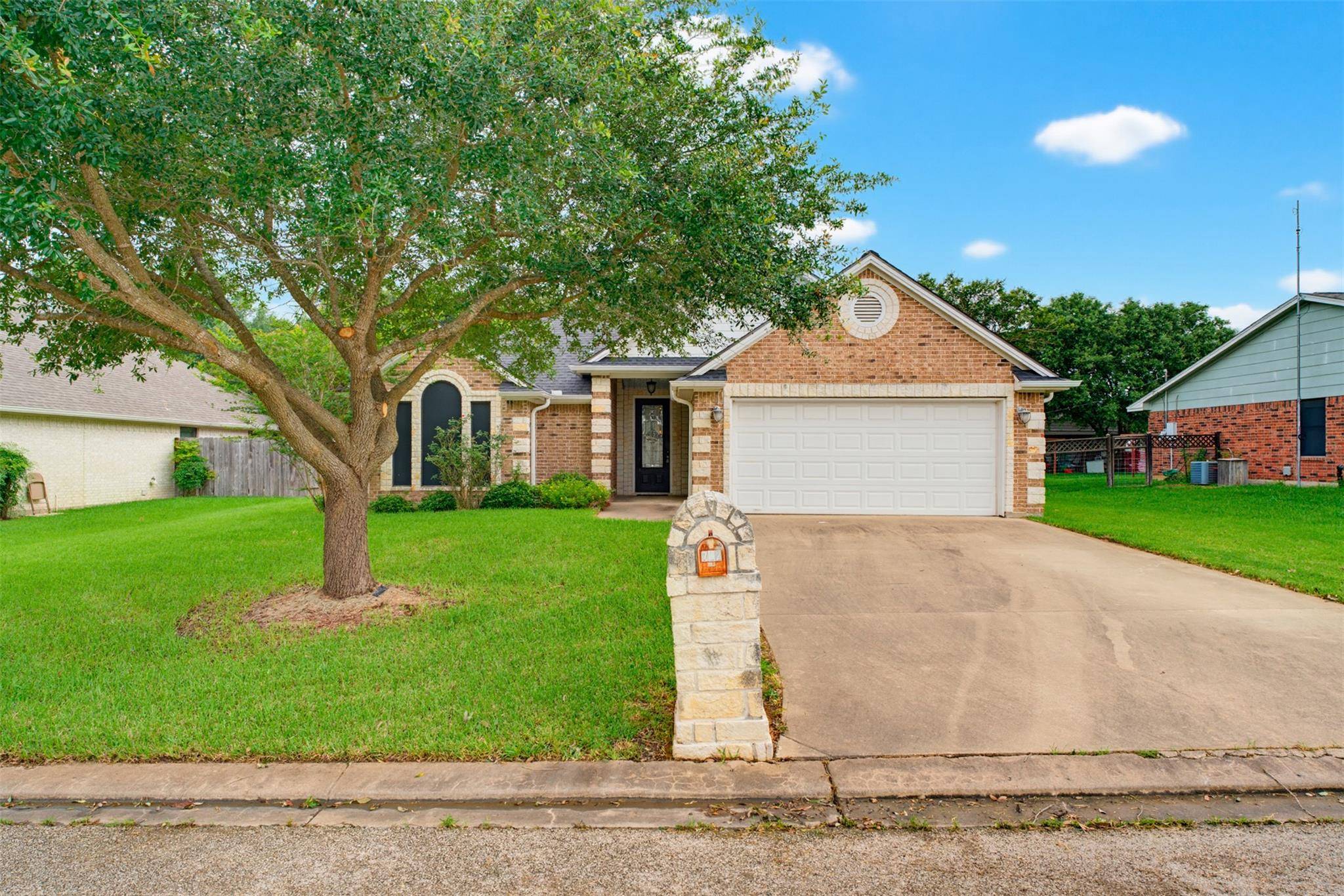 702 Woodson DR, Caldwell, TX 77836