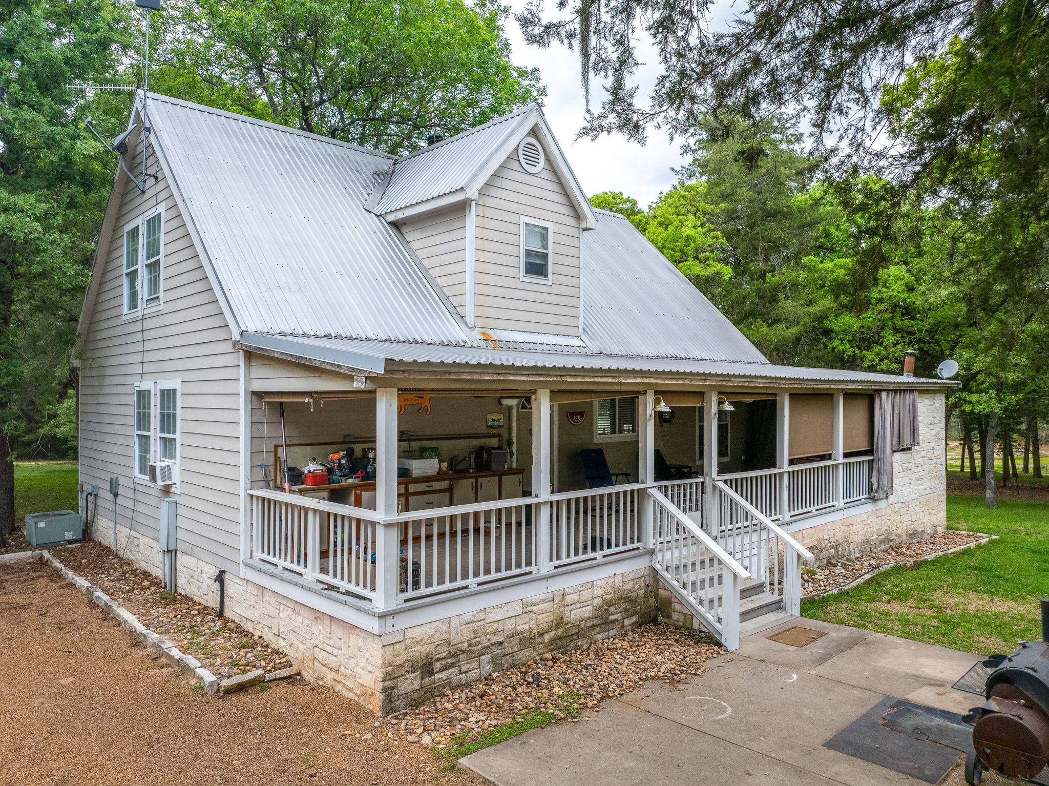 1055 BEECH CREST DR DR, New Ulm, TX 78950