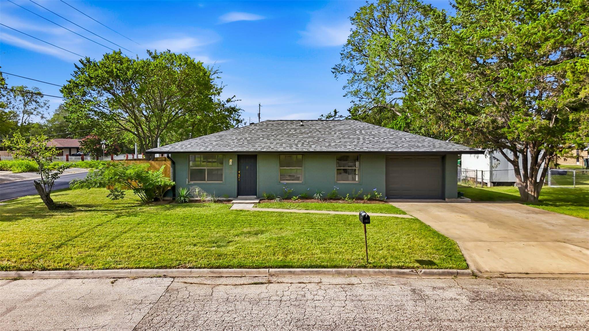 609 Magnolia ST, Bastrop, TX 78602