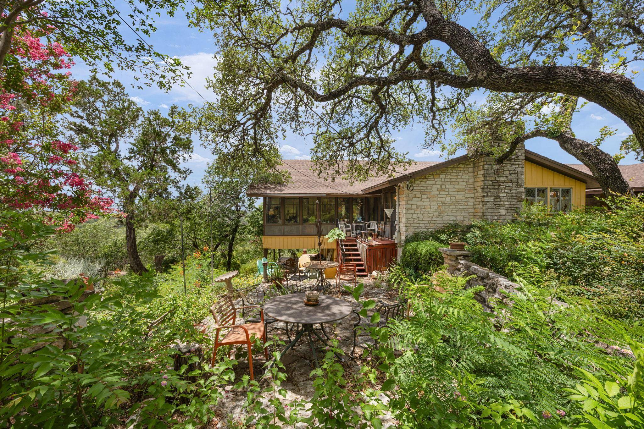 468 Spiller LN, West Lake Hills, TX 78746