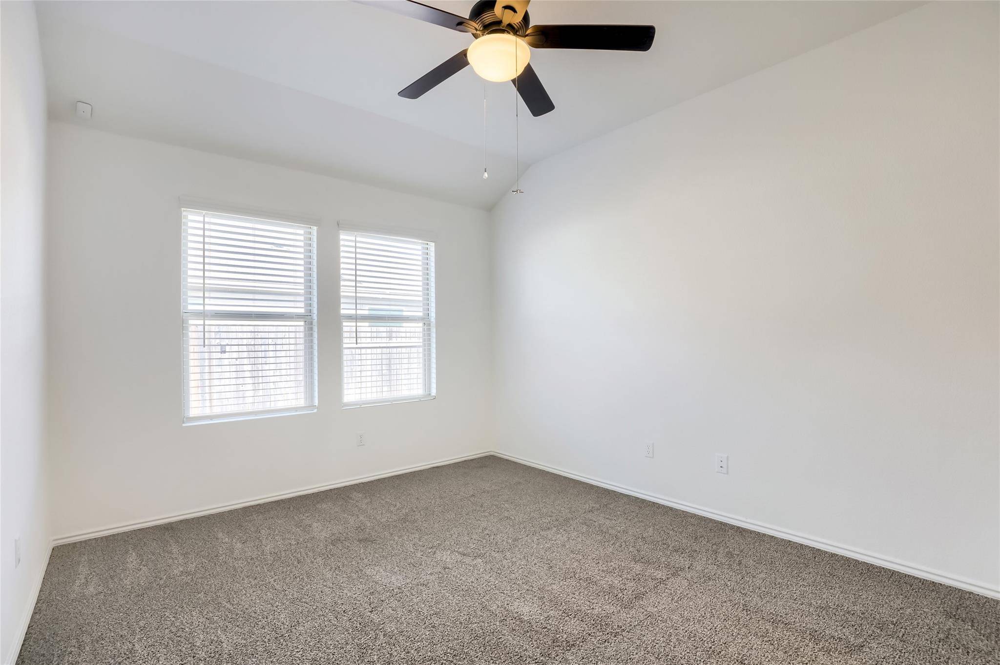 309 Colthorpe LN, Hutto, TX 78634