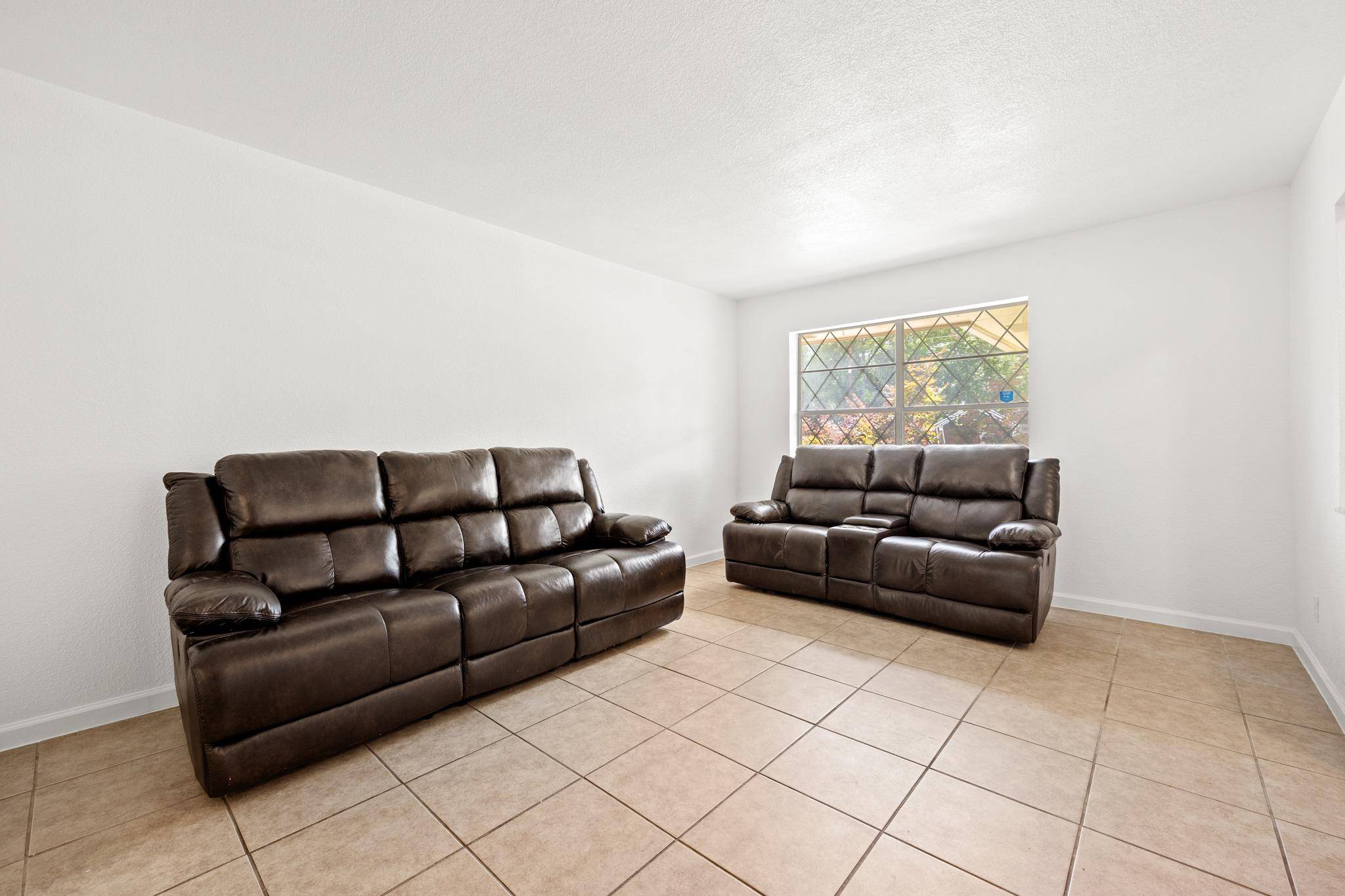 2305 Lathan LN, Taylor, TX 76574