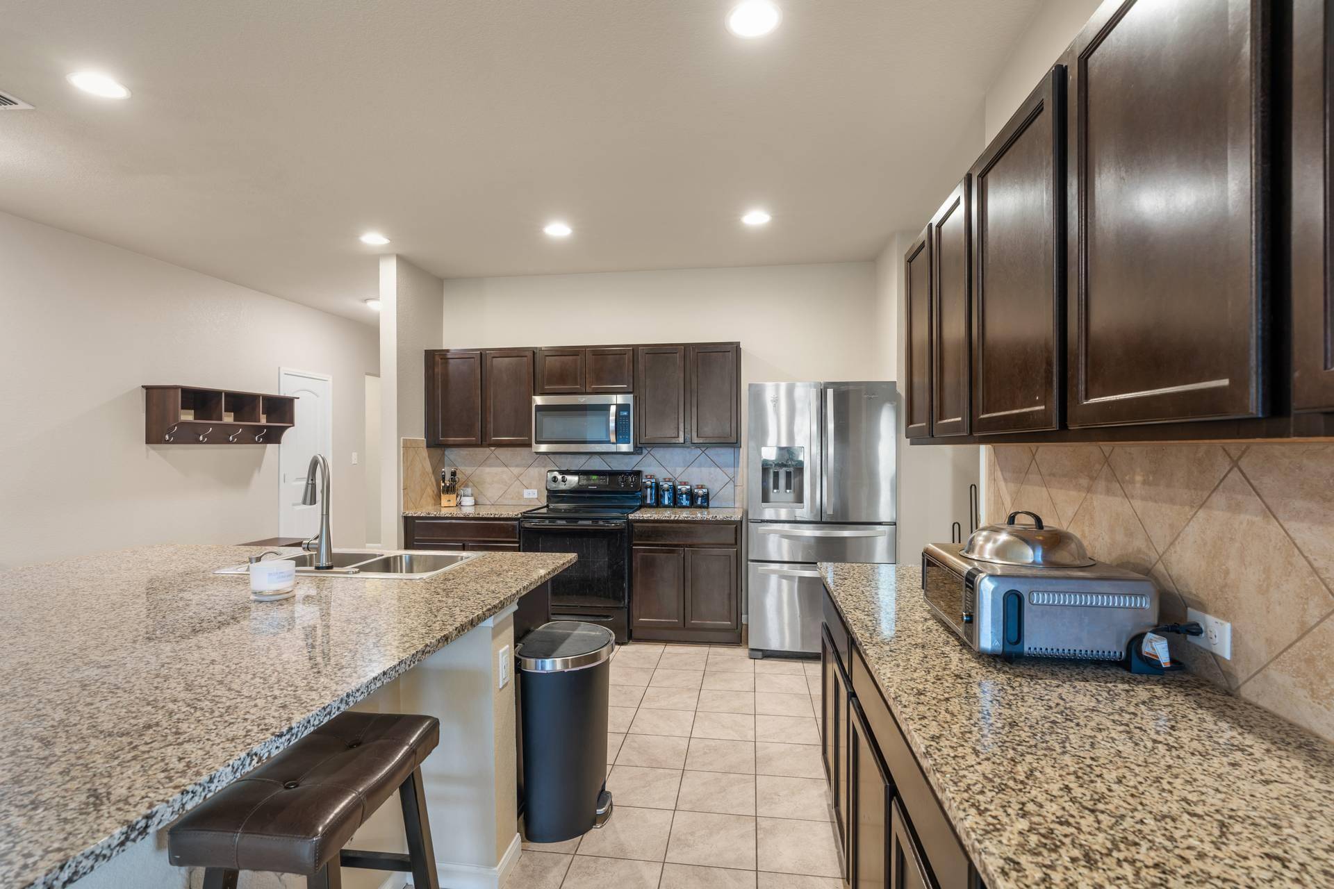 111 Denton DR, Hutto, TX 78634
