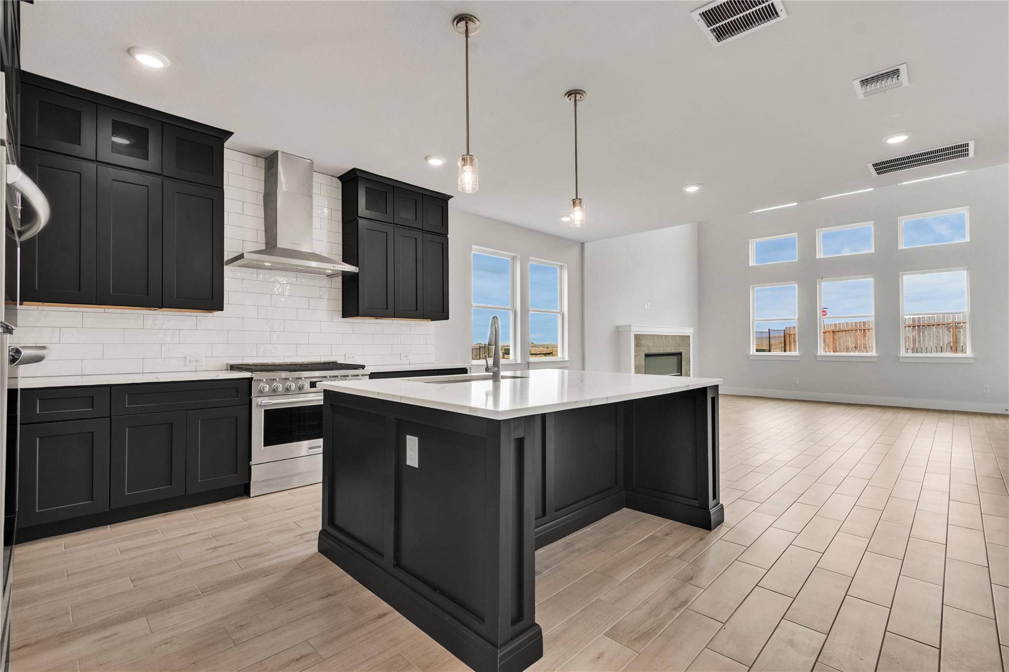 8516 Red Bottle Brush RD, Lago Vista, TX 78645