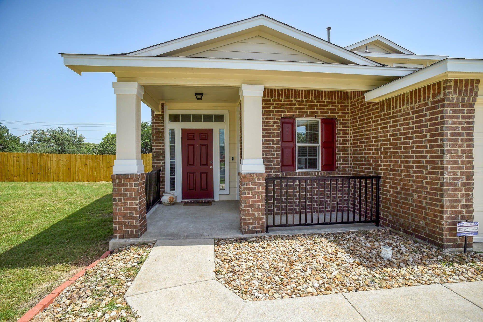 410 S Hunting Lodge LN, Bastrop, TX 78602
