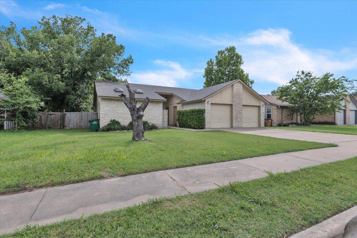 8713 Pineridge DR, Austin, TX 78729