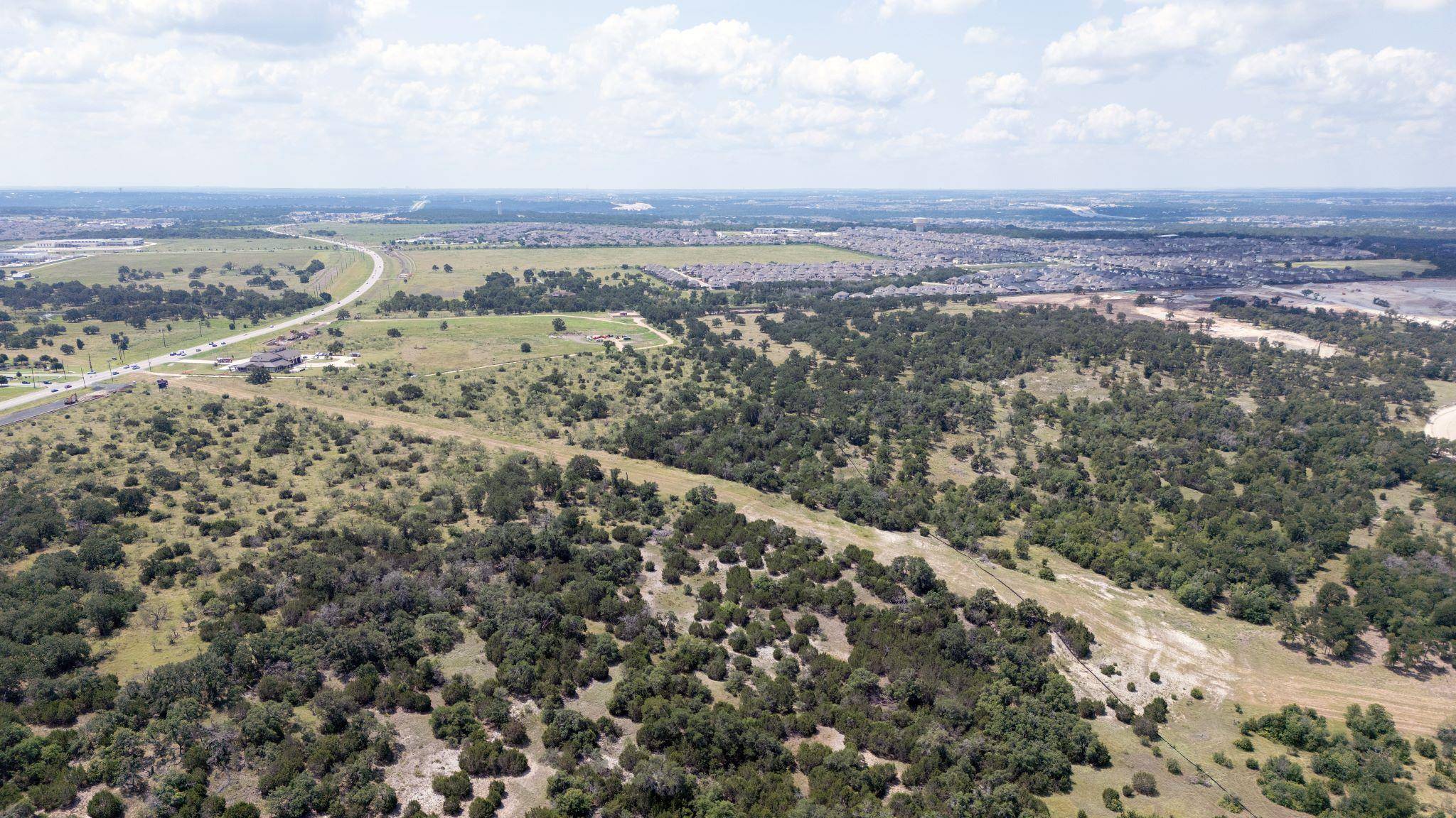 105 Keuchel LN, Liberty Hill, TX 78642