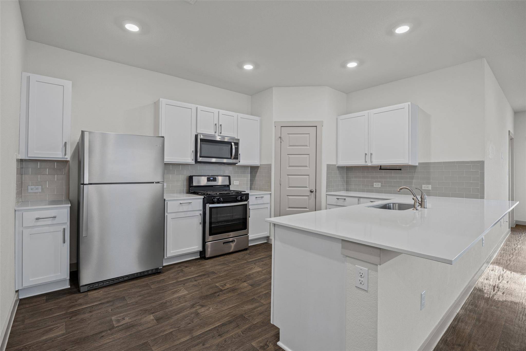 231 Lavaca River LN, Hutto, TX 78634