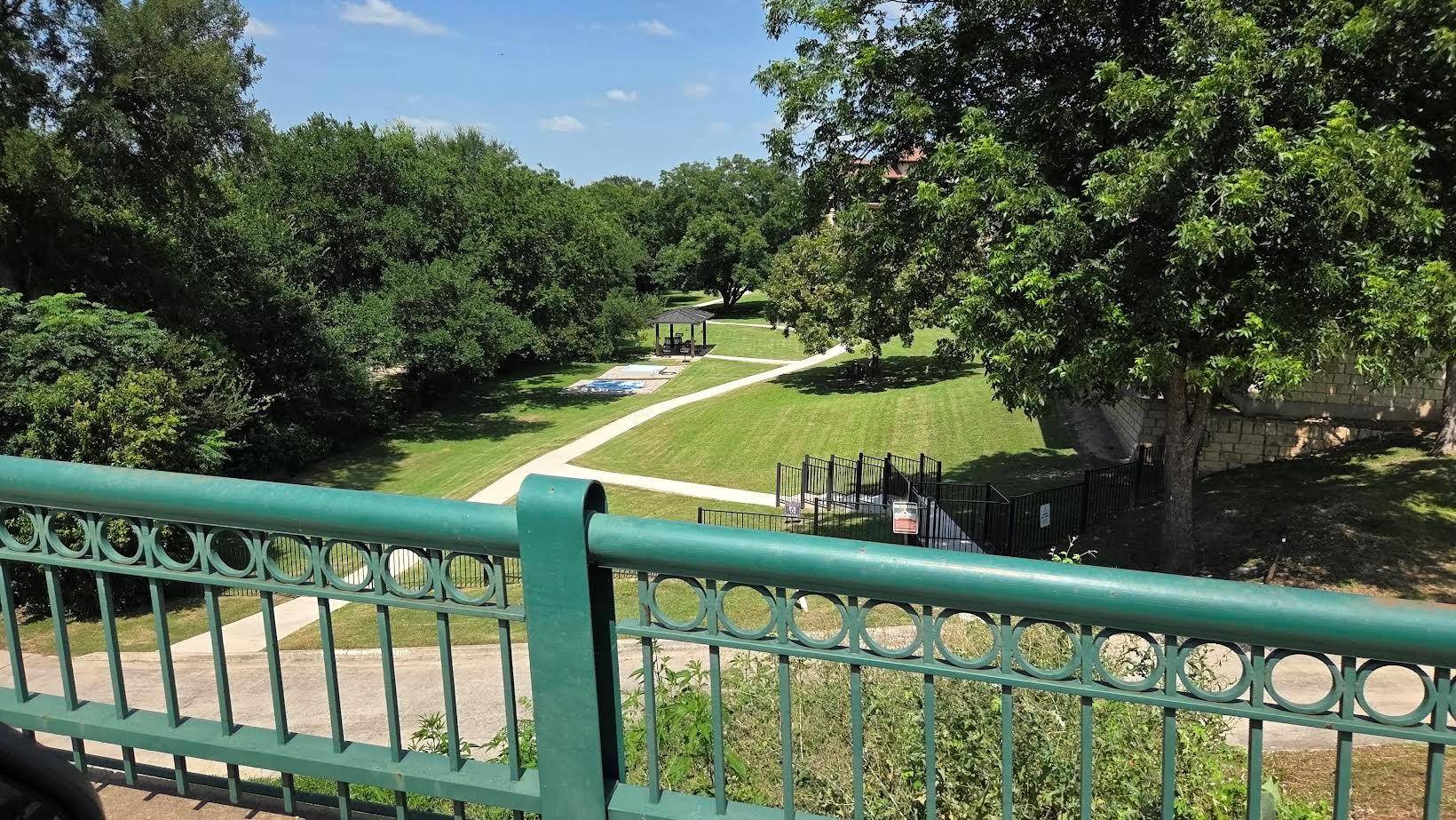 530 W 22nd ST, Georgetown, TX 78626