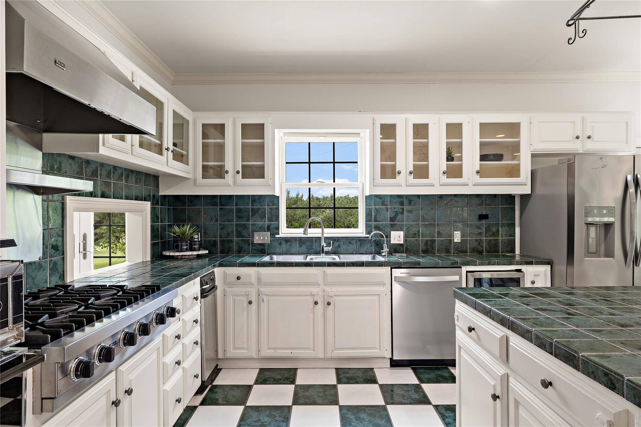 901 LAUDER DR, Spicewood, TX 78669