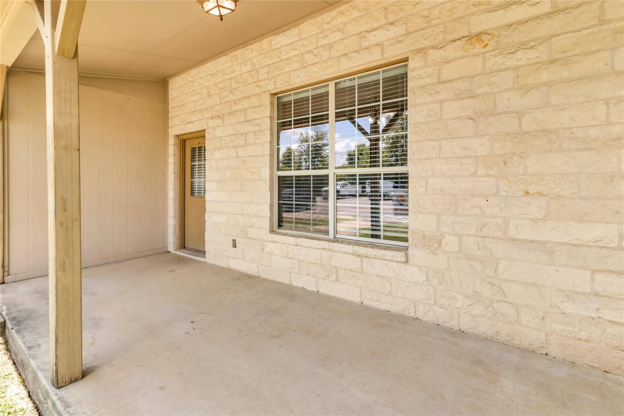 200 SANDSTONE DR #A, Jarrell, TX 76537