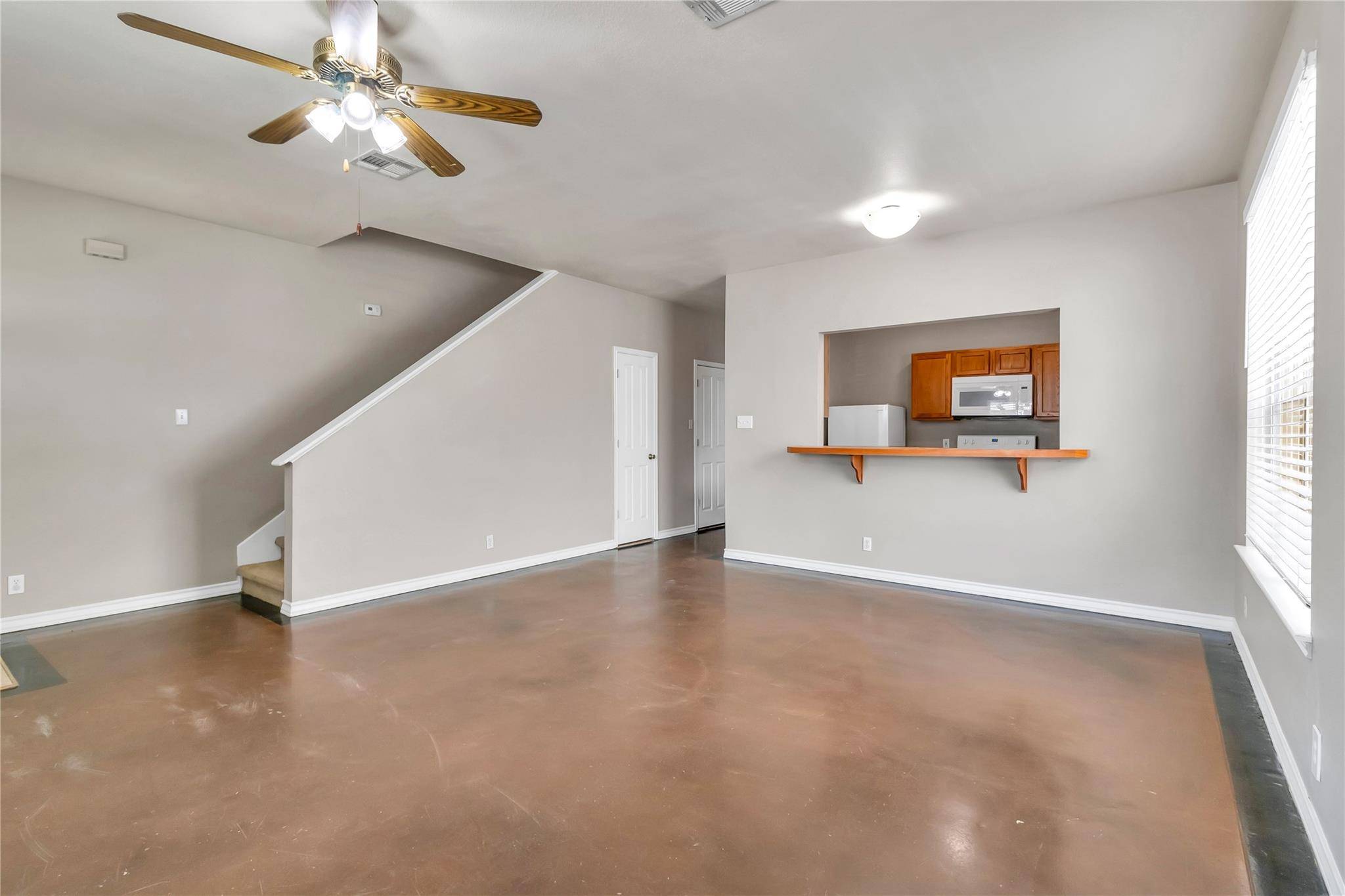 200 SANDSTONE DR #A, Jarrell, TX 76537