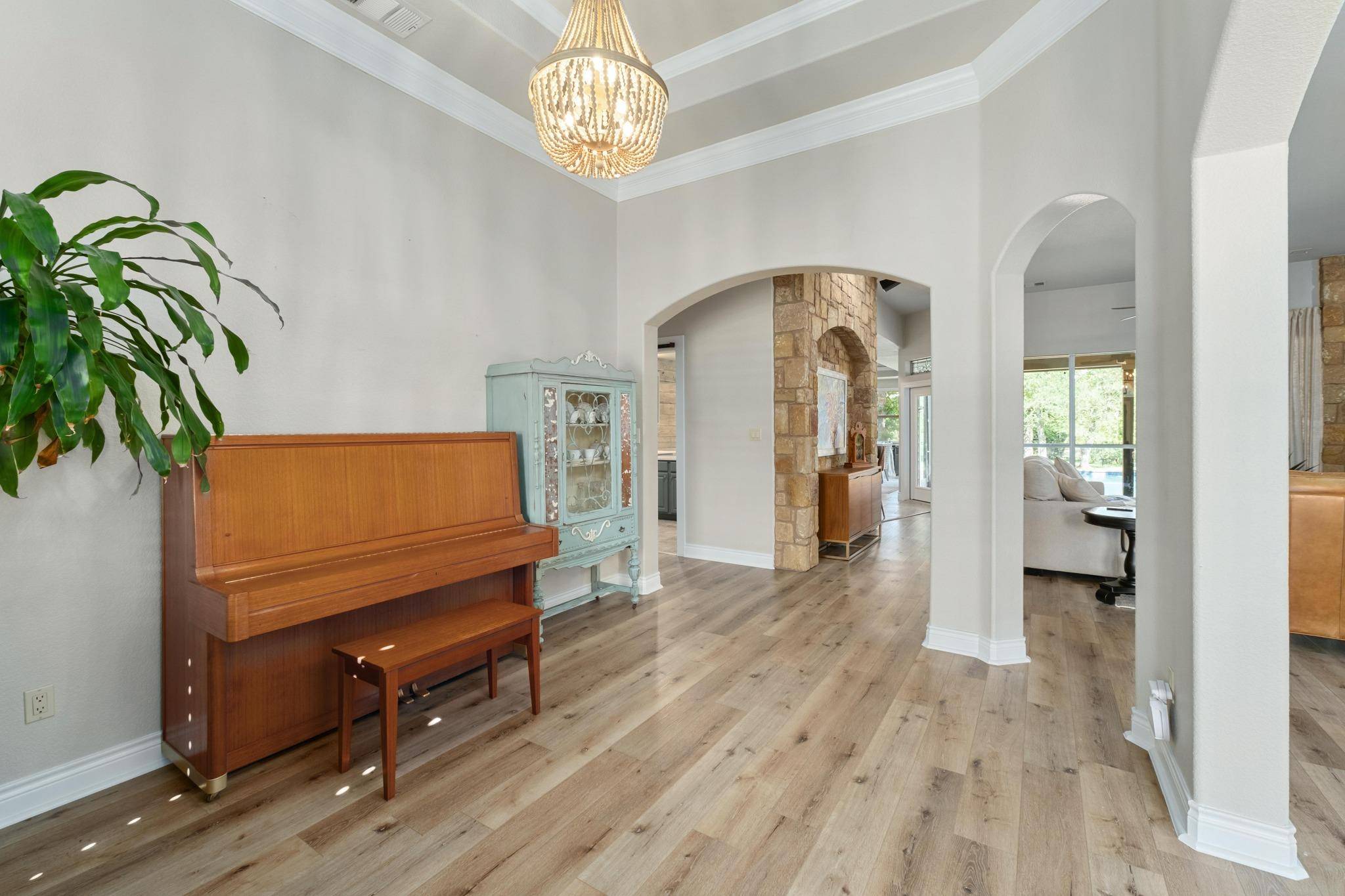 416 Shadywood LN, Dripping Springs, TX 78620