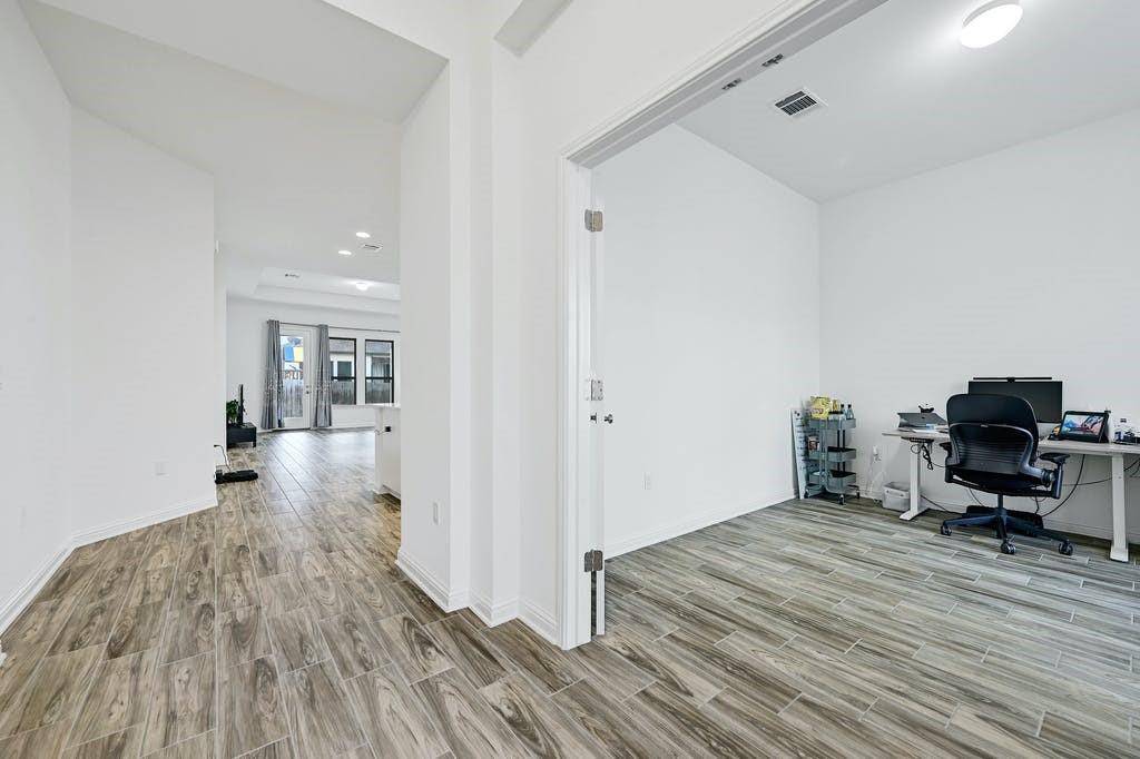 6725 Denia DR, Austin, TX 78739