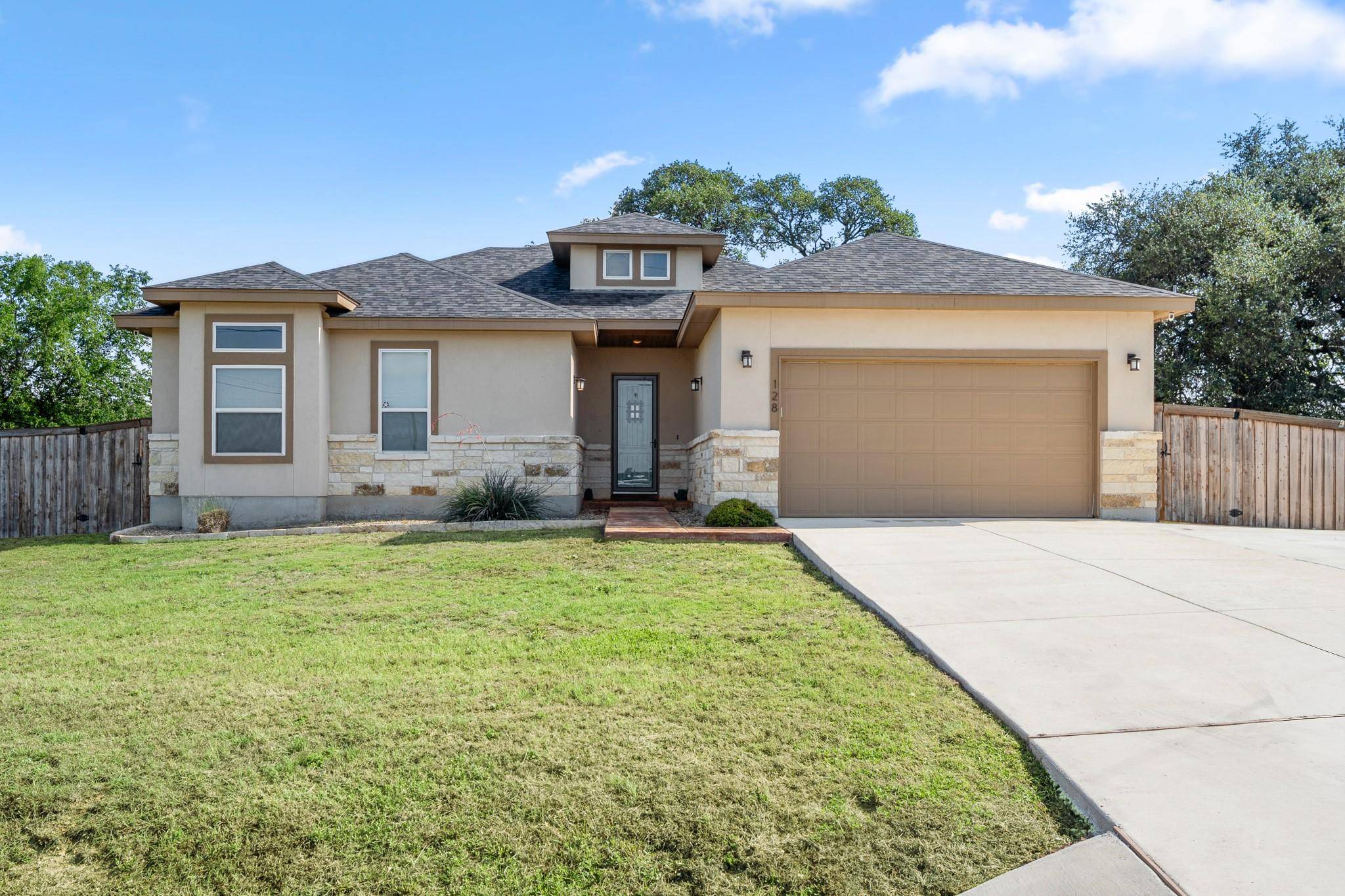 128 Hiram Cook, Blanco, TX 78606