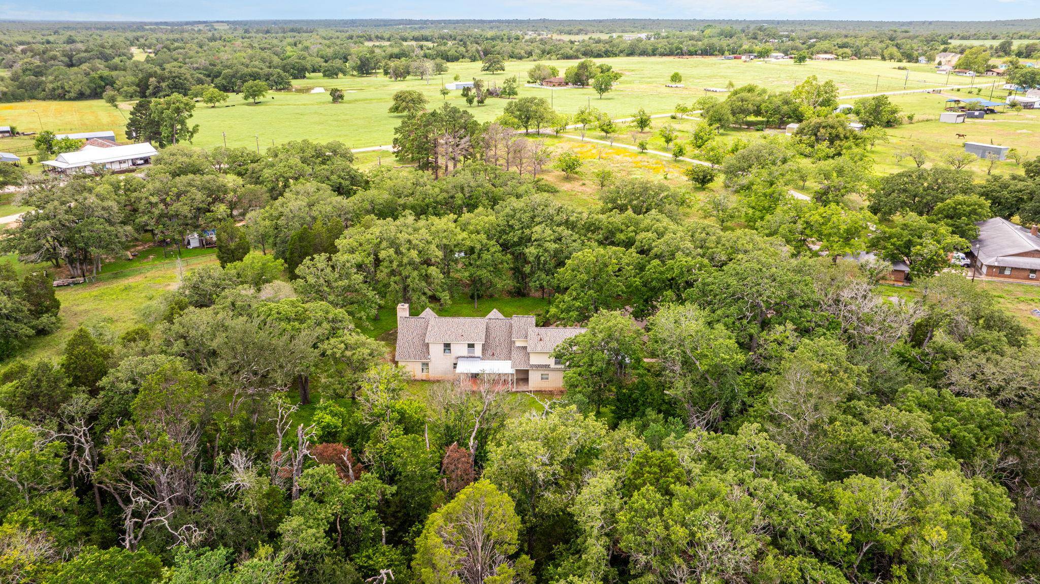 272 Old Coach LN, Elgin, TX 78621