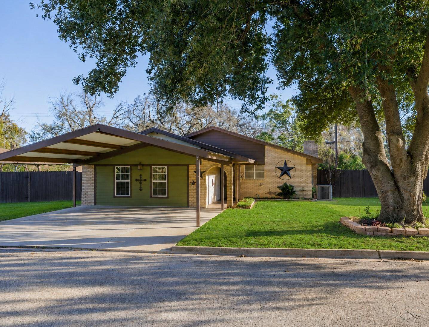 1603 Alcoa Ave, Rockdale, TX 76567