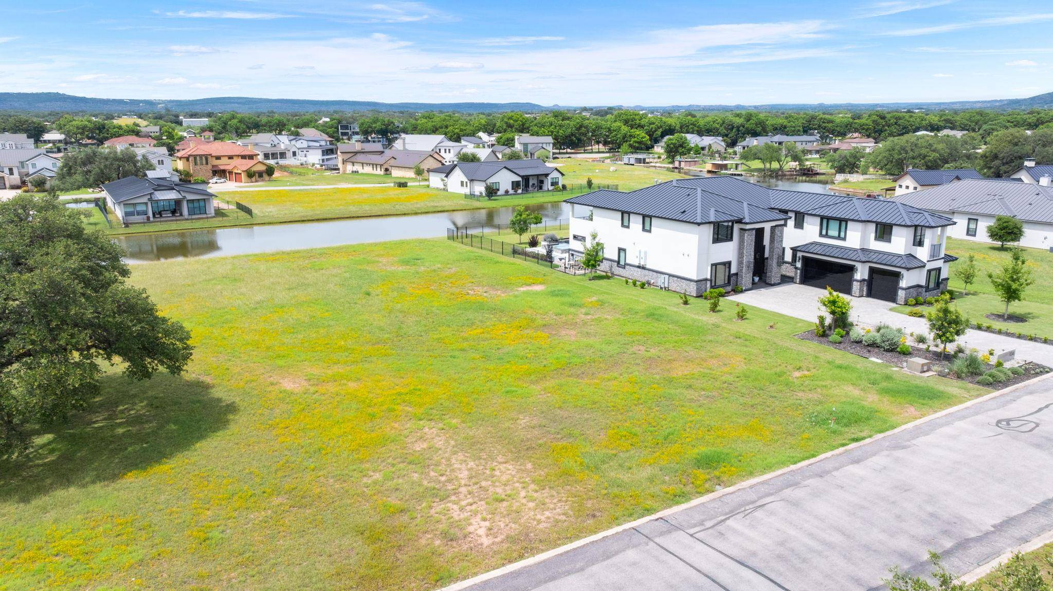 102 Summer Life LN, Kingsland, TX 78639