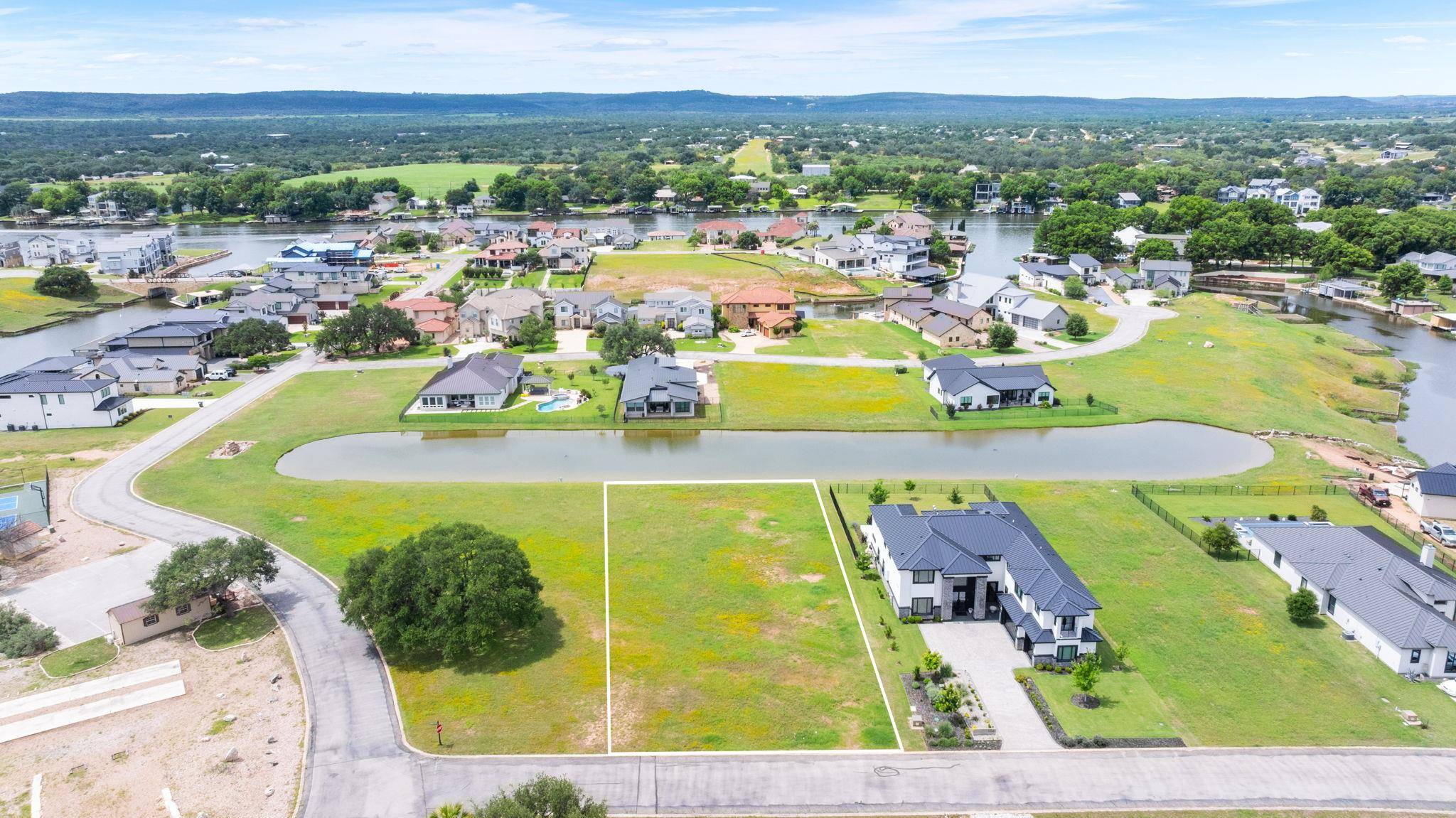 102 Summer Life LN, Kingsland, TX 78639