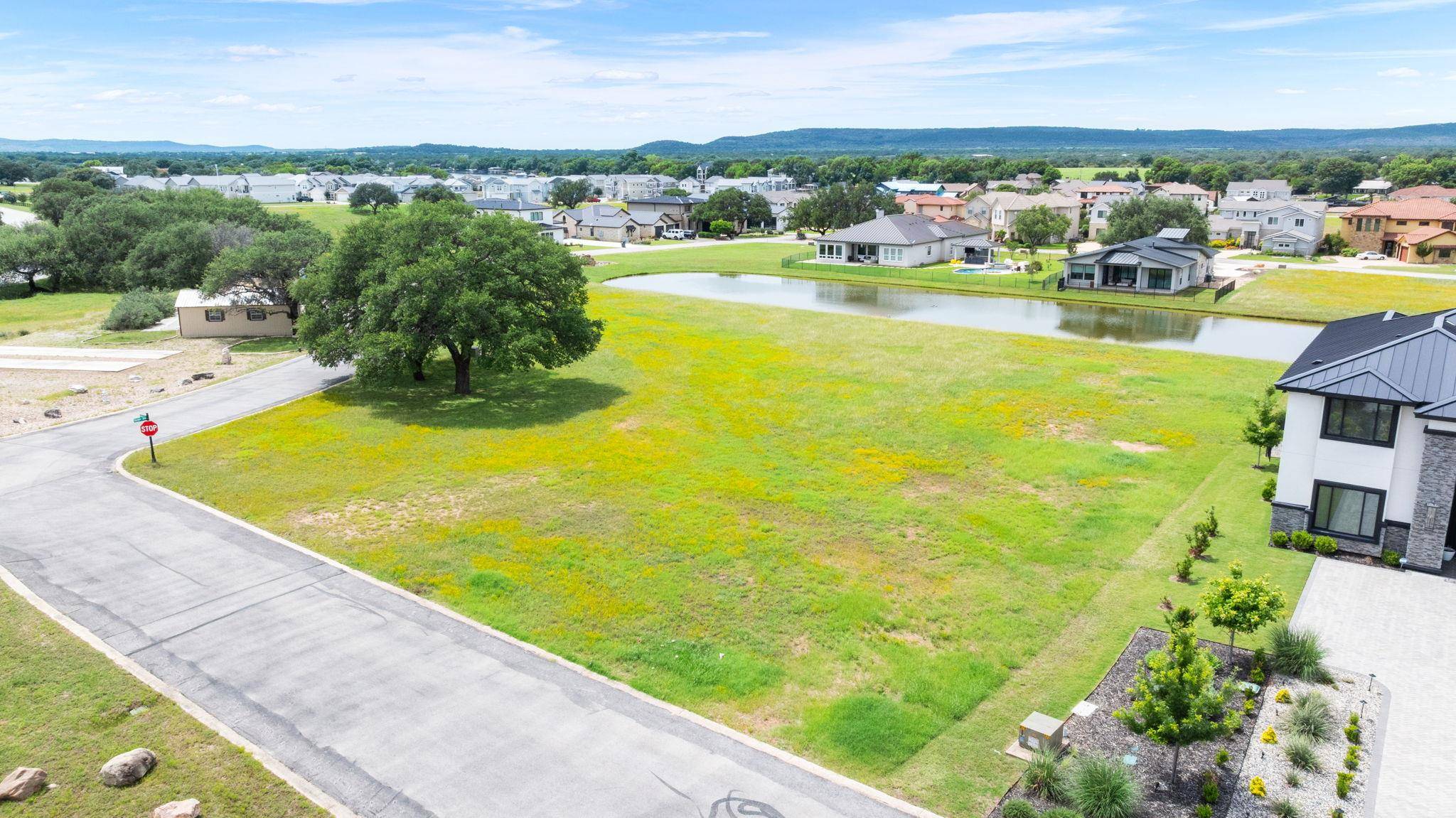 102 Summer Life LN, Kingsland, TX 78639