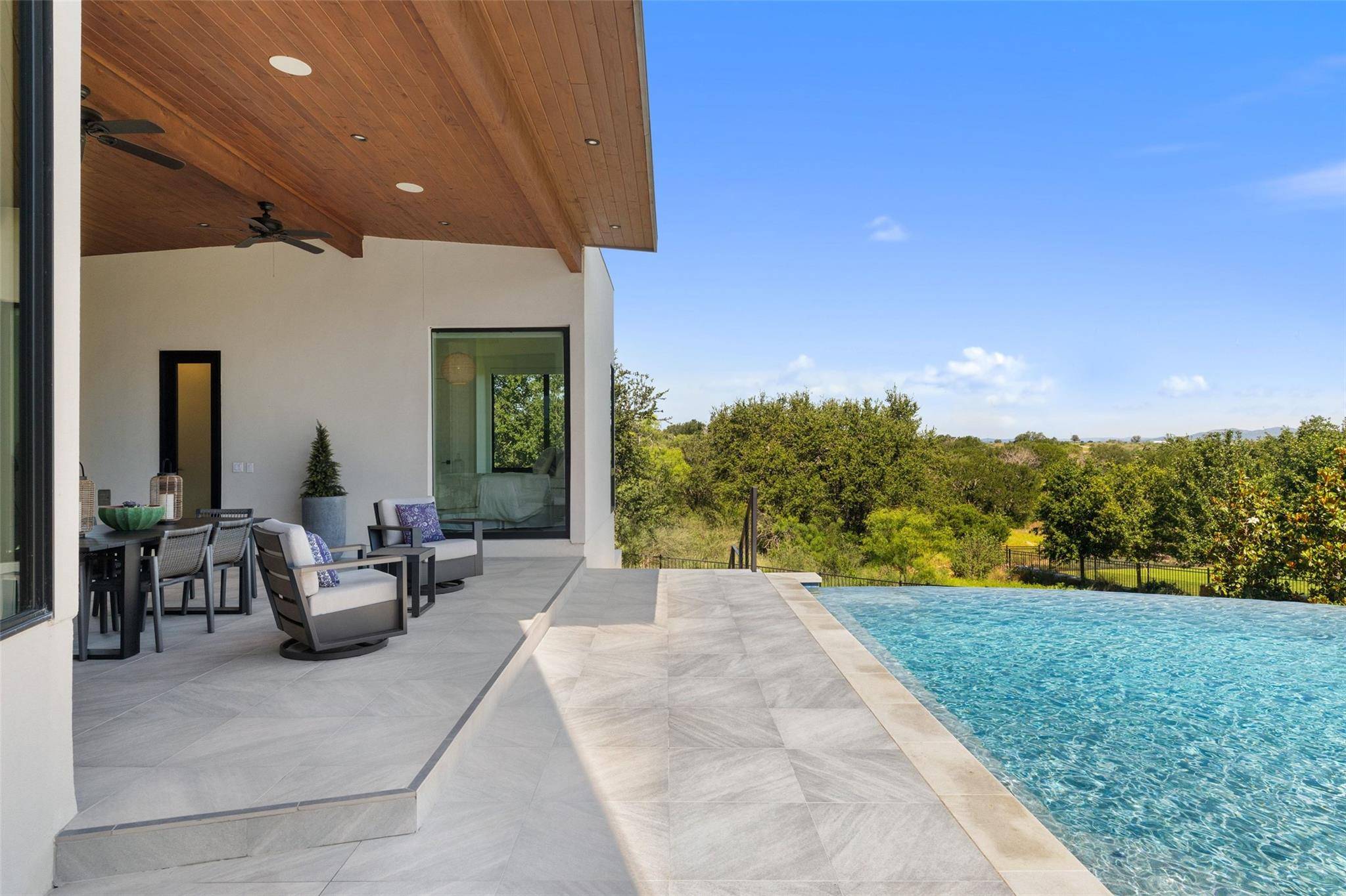 612 Overlook PKWY, Horseshoe Bay, TX 78657