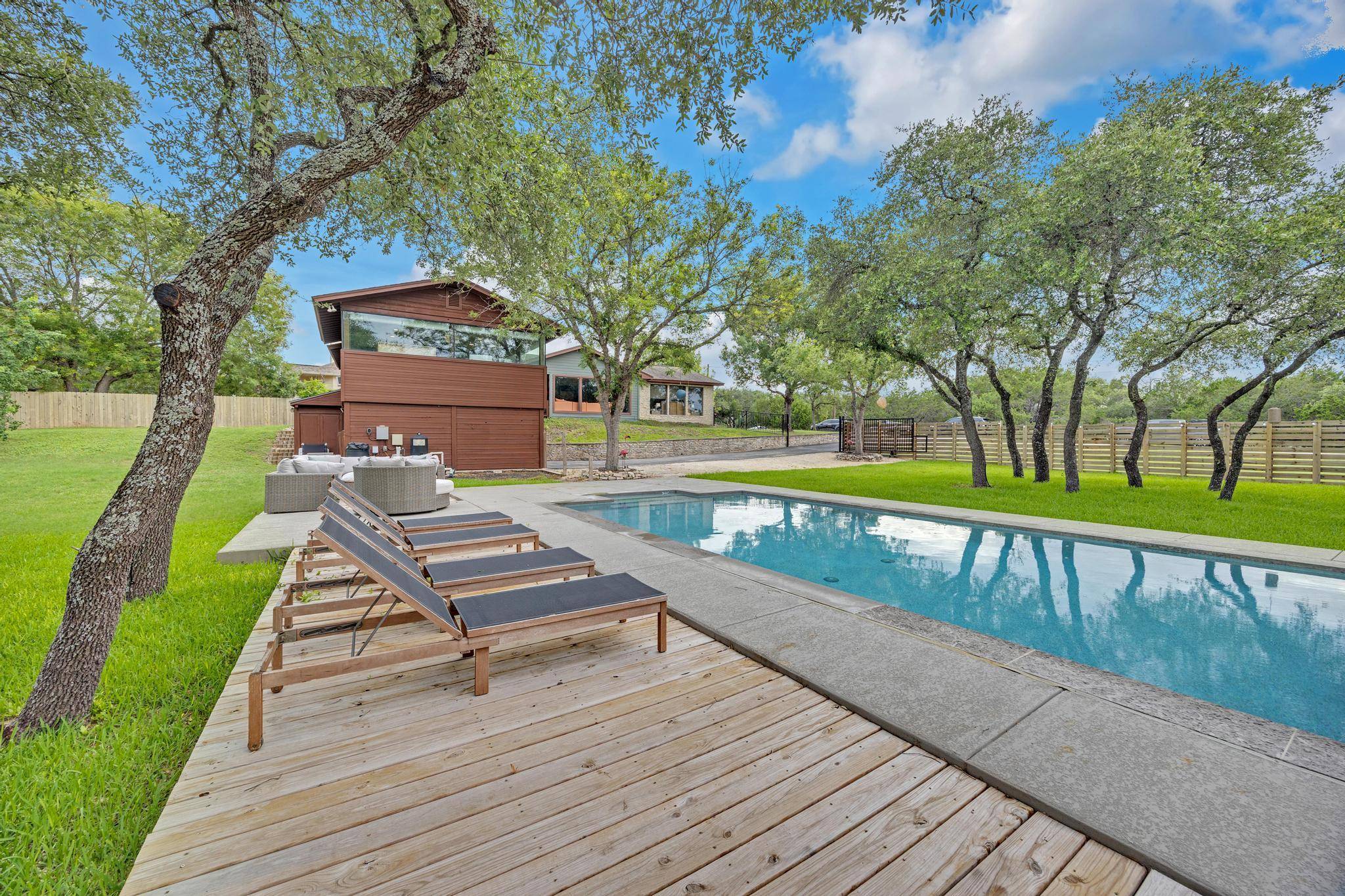 22223 Oban DR, Briarcliff, TX 78669