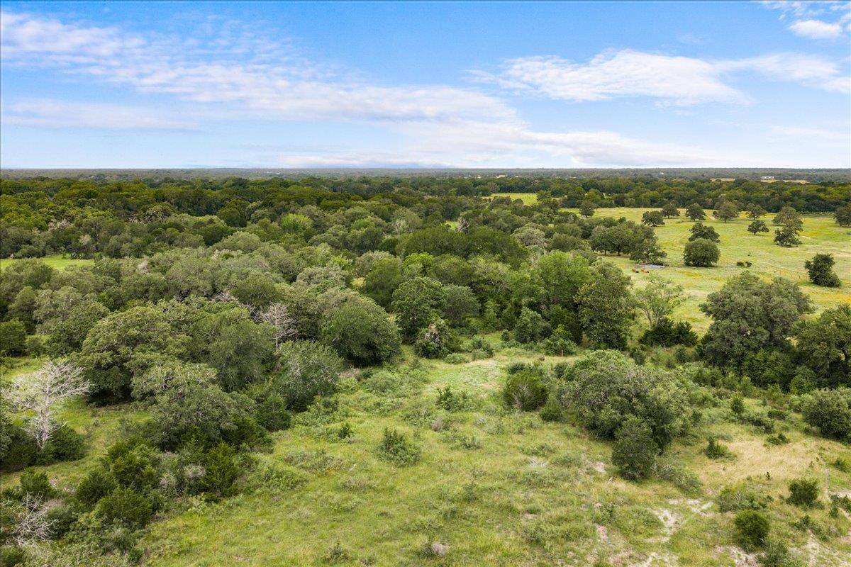 8413 Mach RD, La Grange, TX 78945