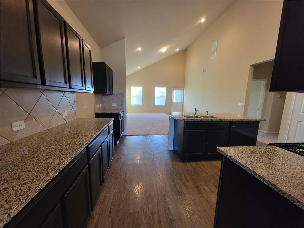 408 Luna Vista DR, Hutto, TX 78634