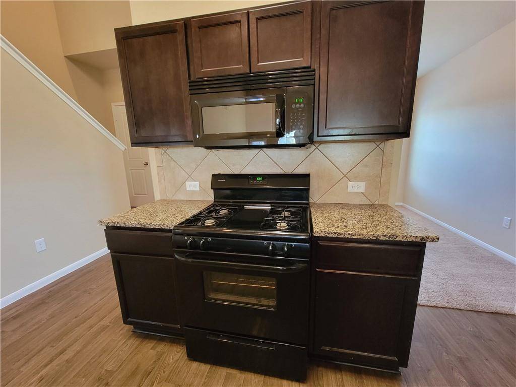 408 Luna Vista DR, Hutto, TX 78634
