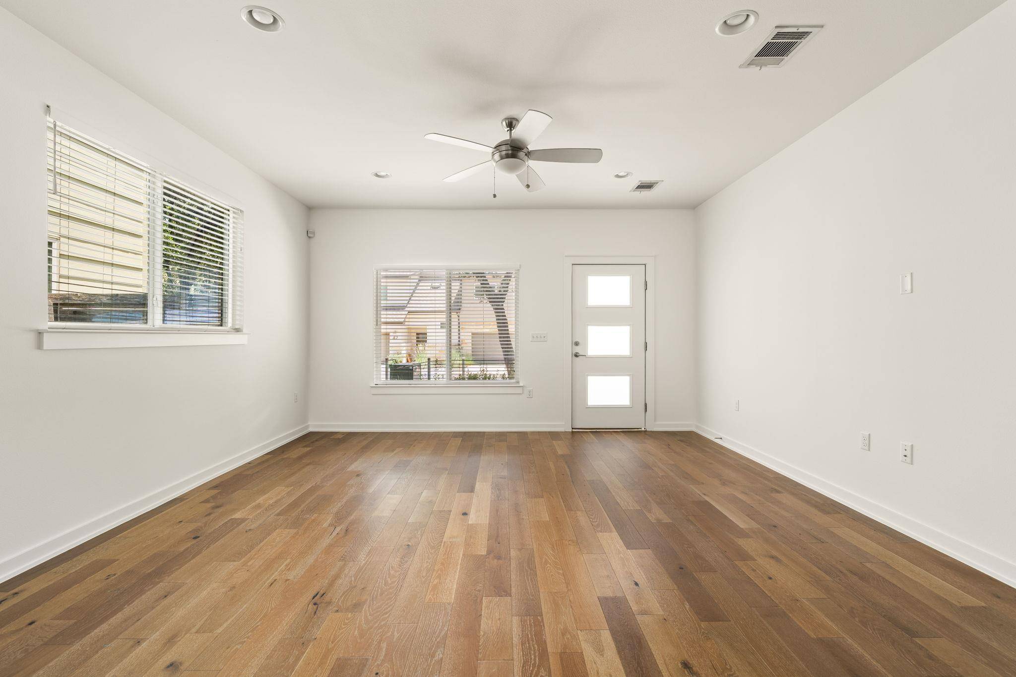6800 Menchaca RD #9, Austin, TX 78745