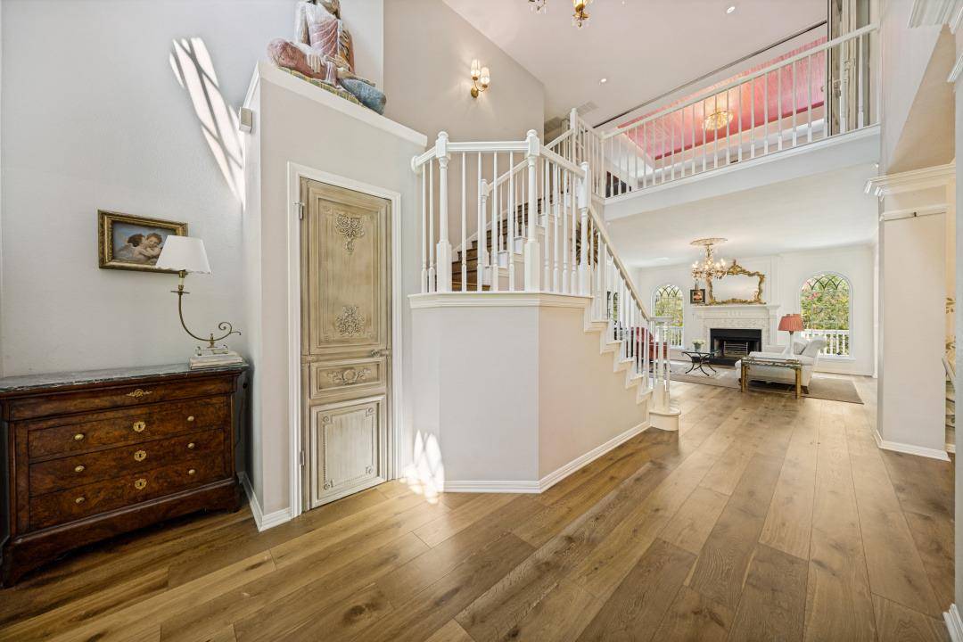 10024 Circleview DR, Austin, TX 78733