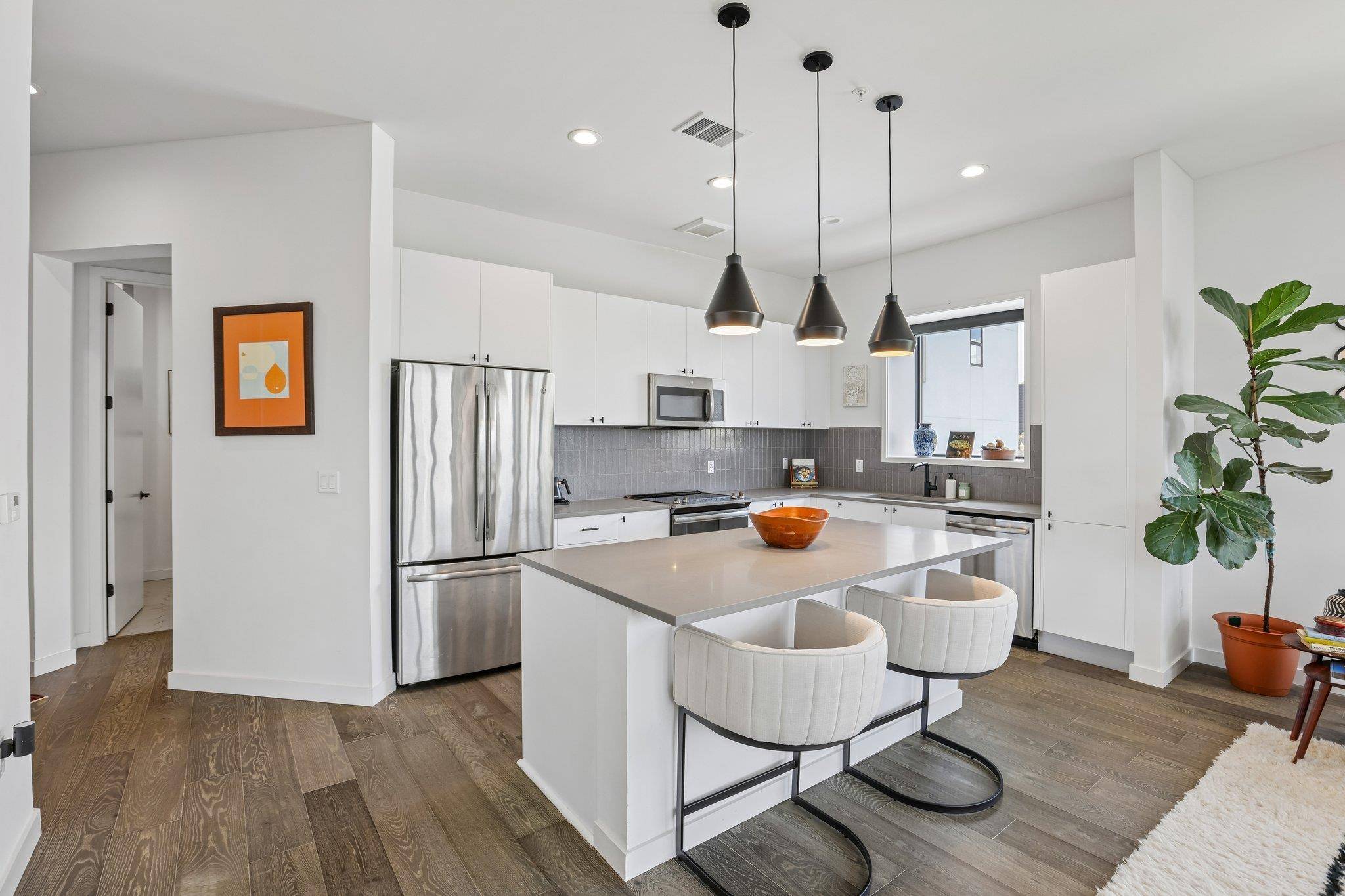 800 Embassy DR #319, Austin, TX 78702