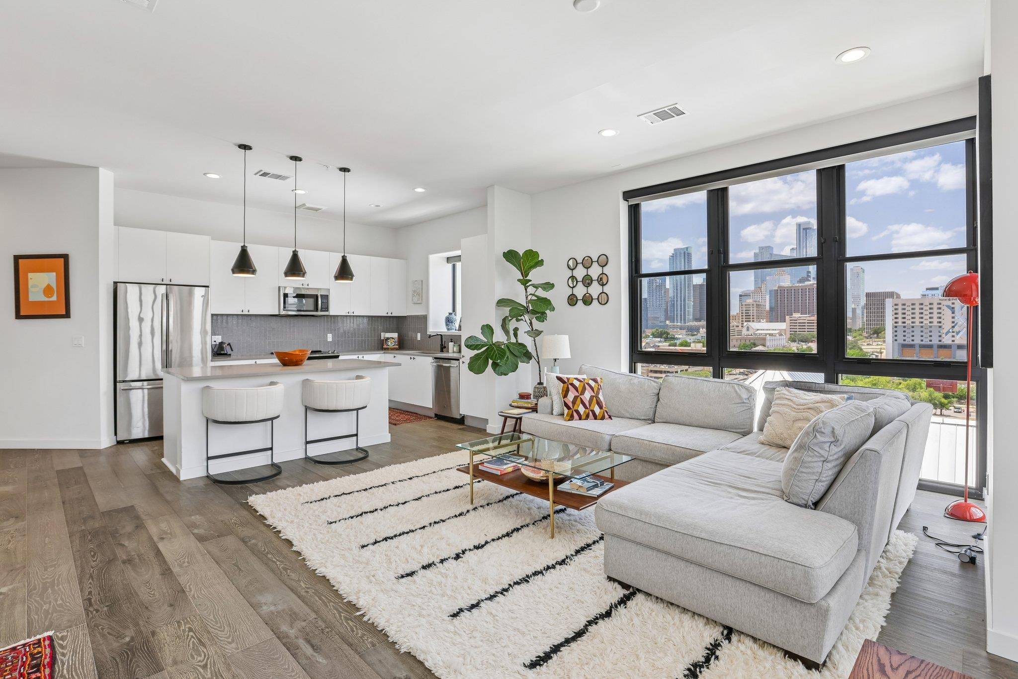 800 Embassy DR #319, Austin, TX 78702