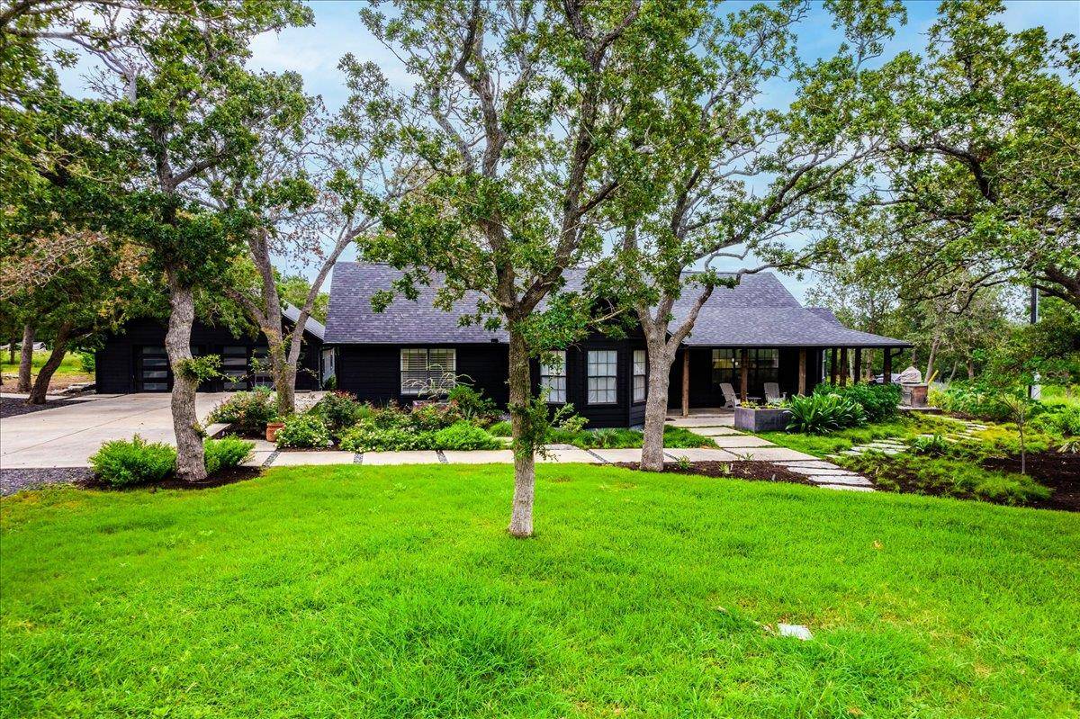 160 Shady Oaks DR, Dale, TX 78616