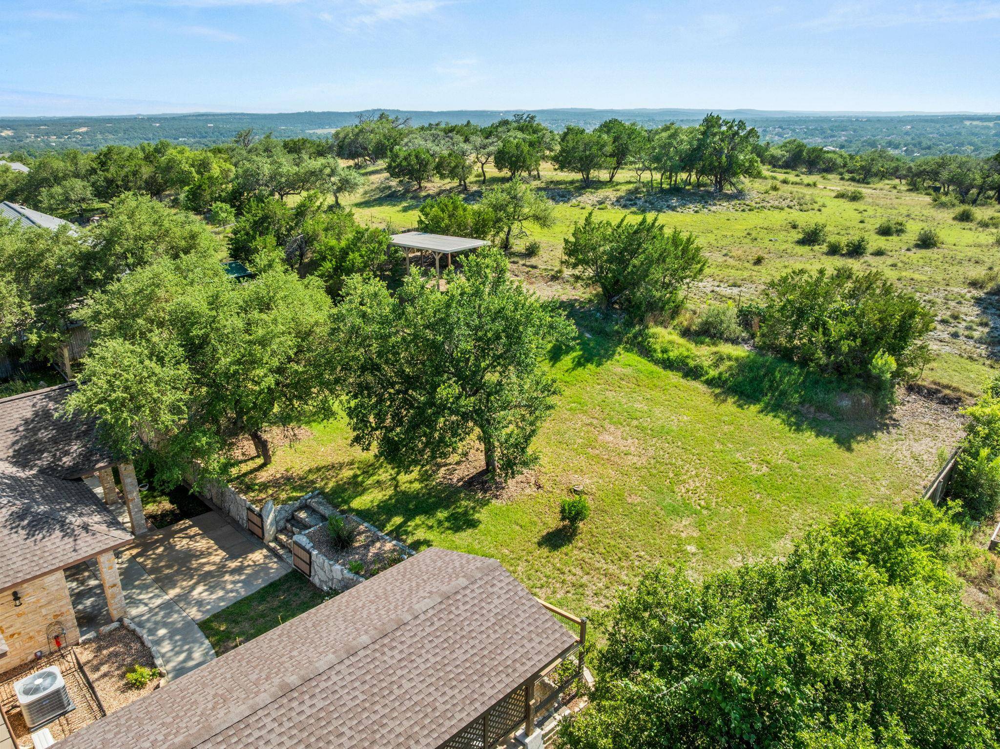 509 Meadow Oaks DR, Dripping Springs, TX 78620