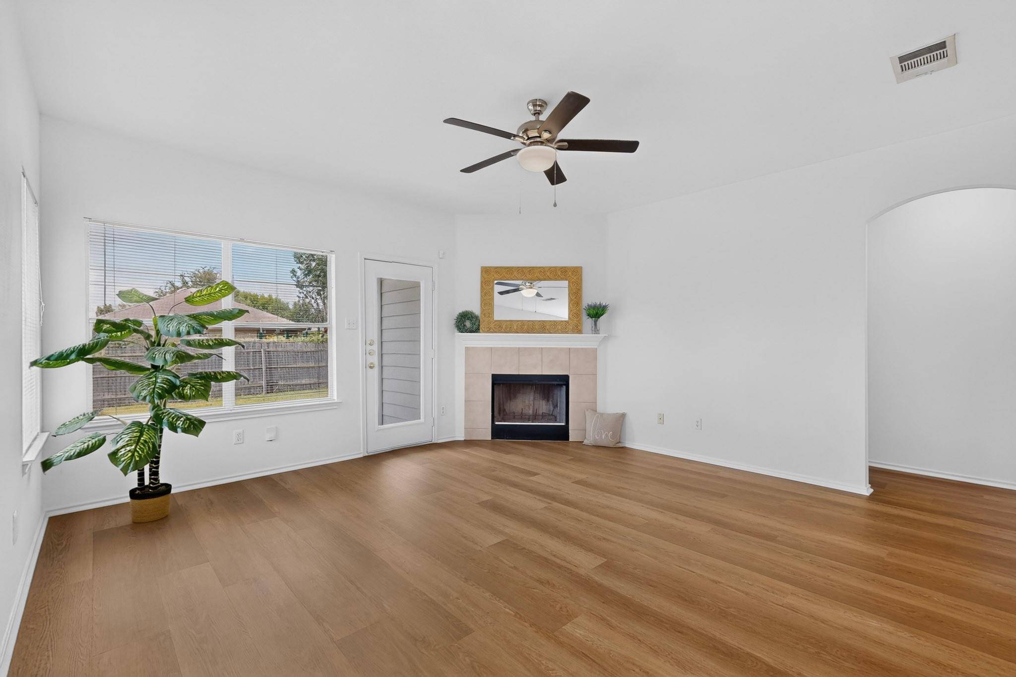 11607 Lapoynor ST, Manor, TX 78653