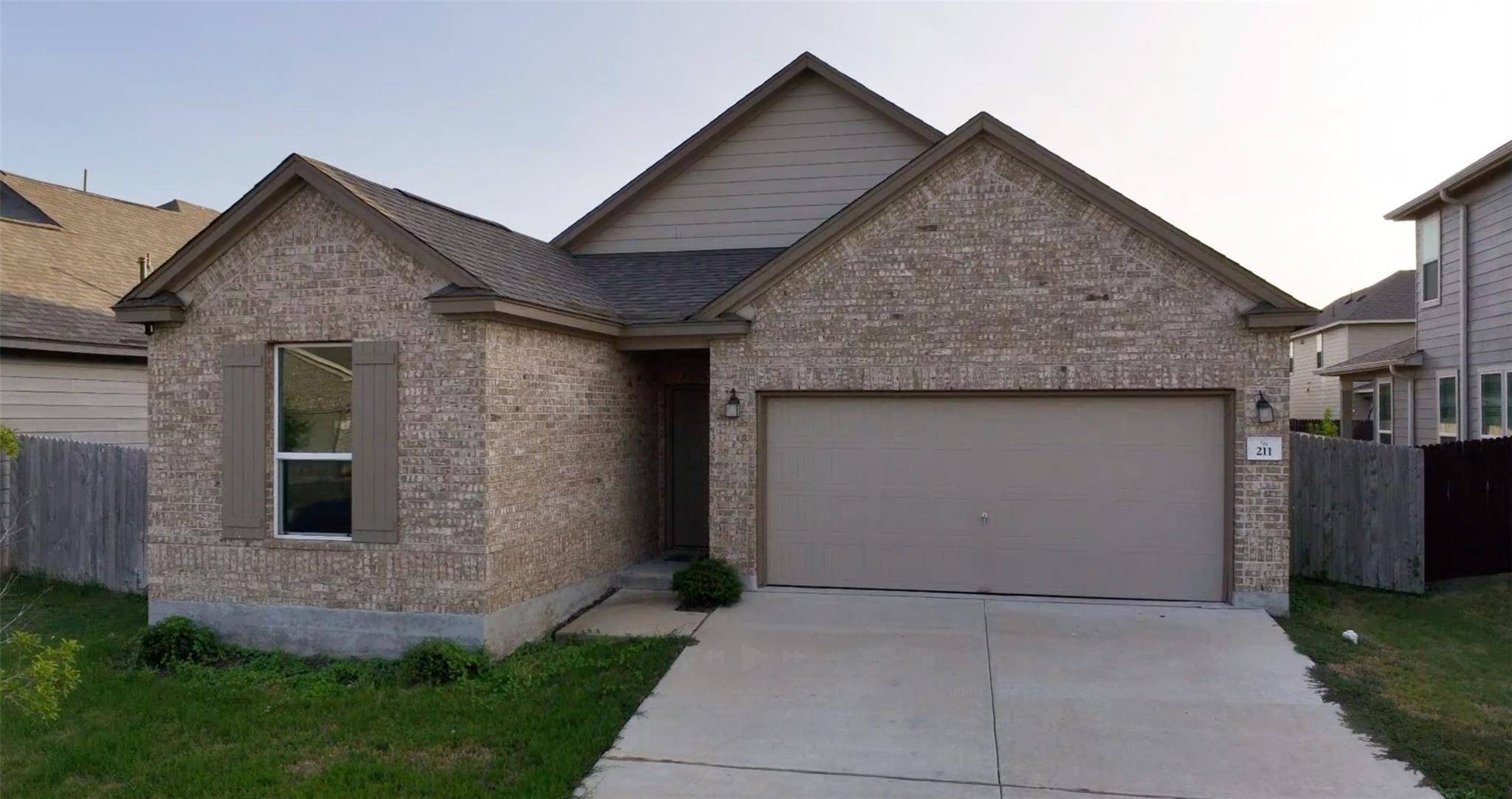 211 Pitkin DR, Lockhart, TX 78644