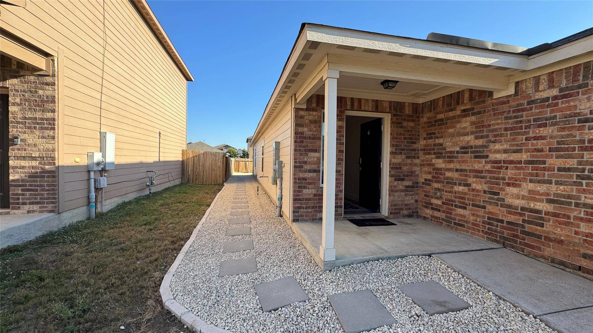 1421 Breanna LN, Kyle, TX 78640